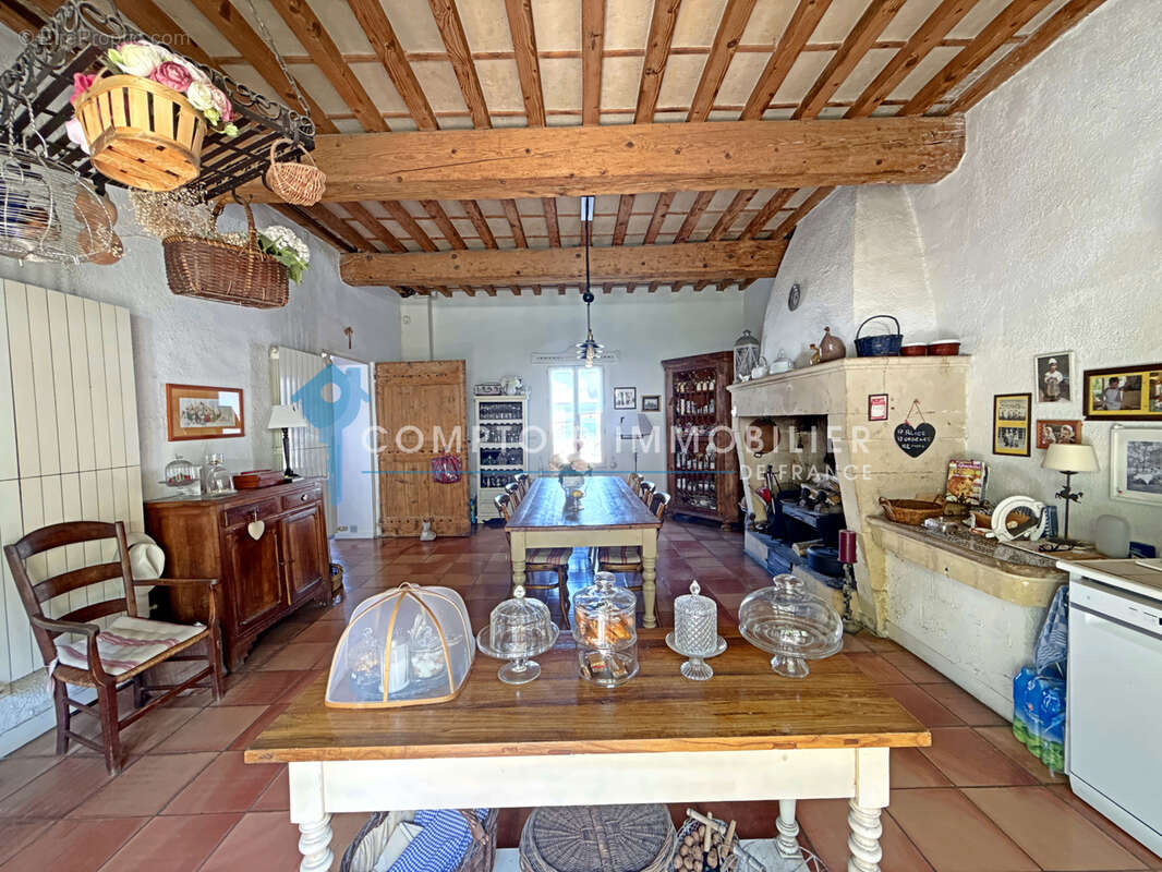À Vendre- Maison Vigneronne 225 M2 - 7 pièces - photo 5