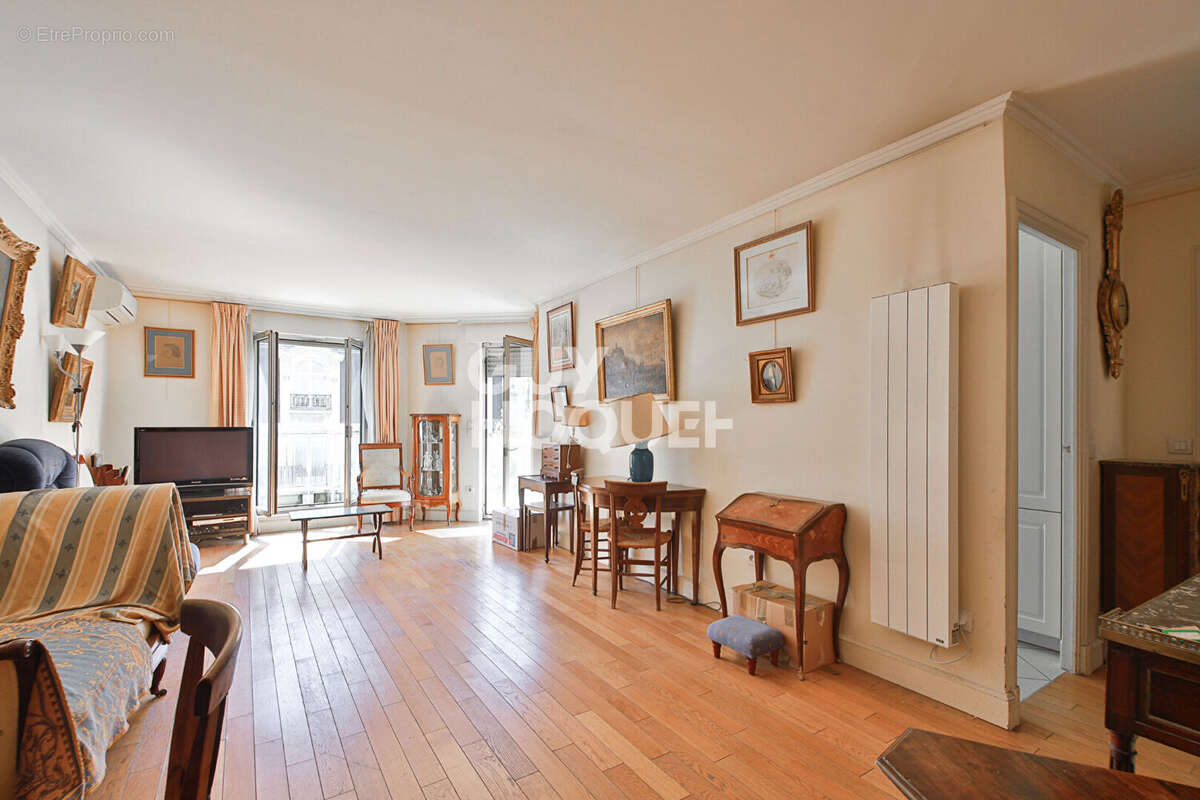 Appartement à PARIS-16E