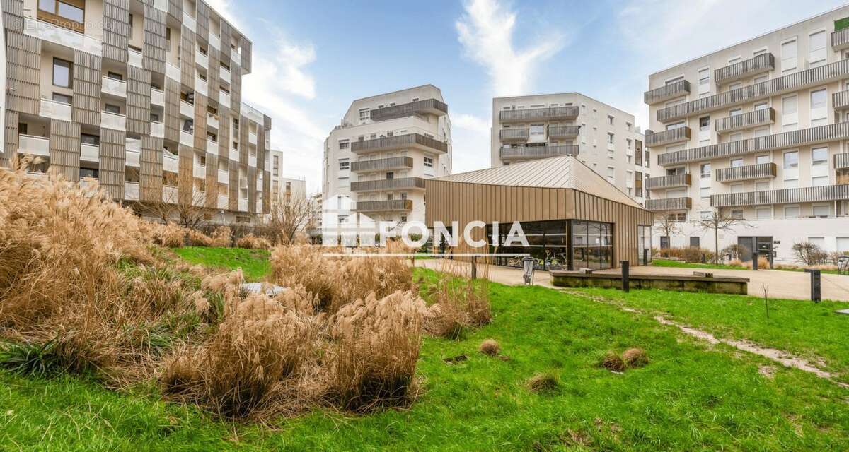 Appartement à VILLETANEUSE