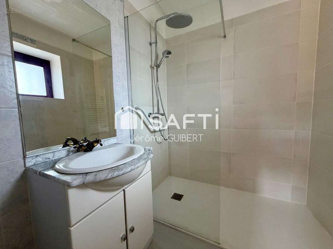 Maison 96 m² à Argenton-Chateau  - photo 7