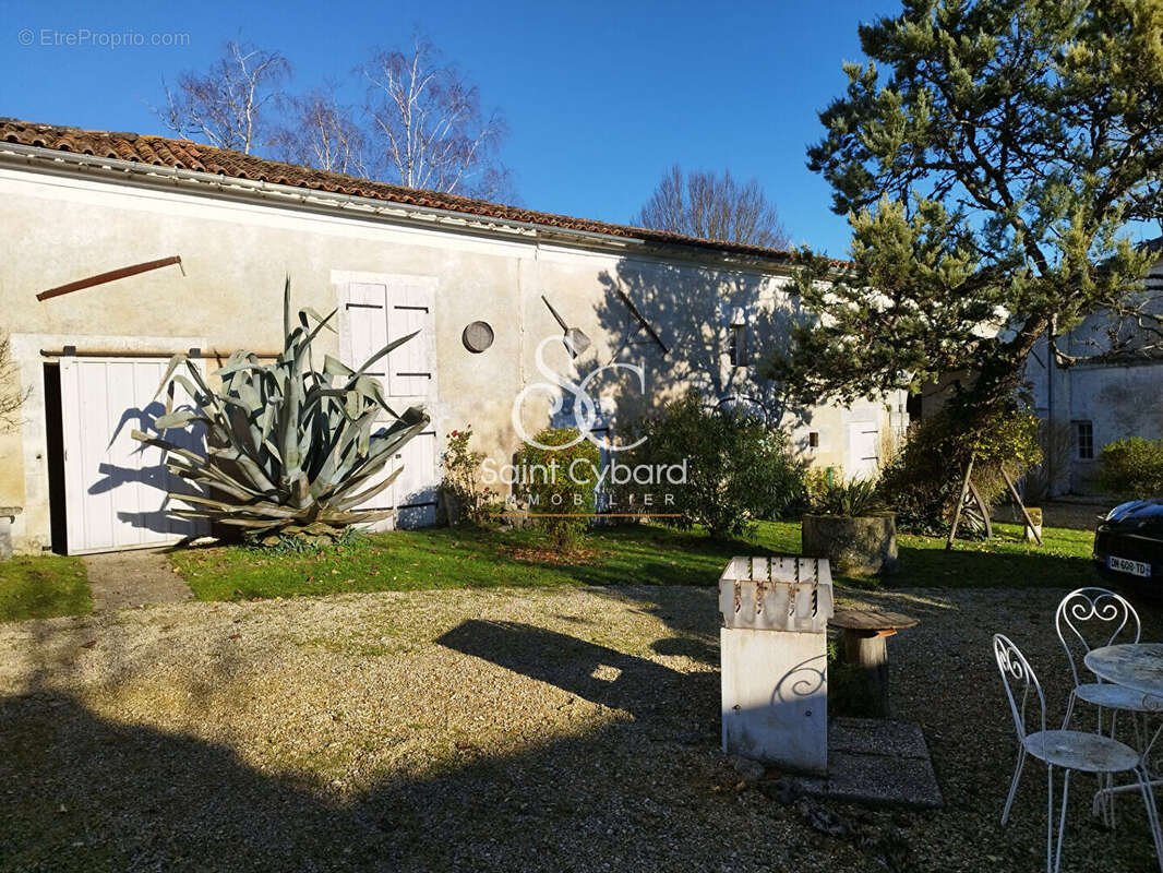 À vendre : Corps de ferme à Douzat - 7 pièces, 5 chambres - photo 5