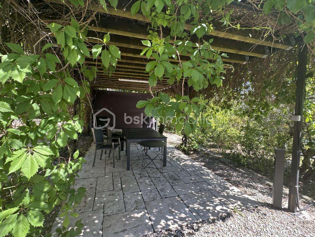 Maison à MORNAS