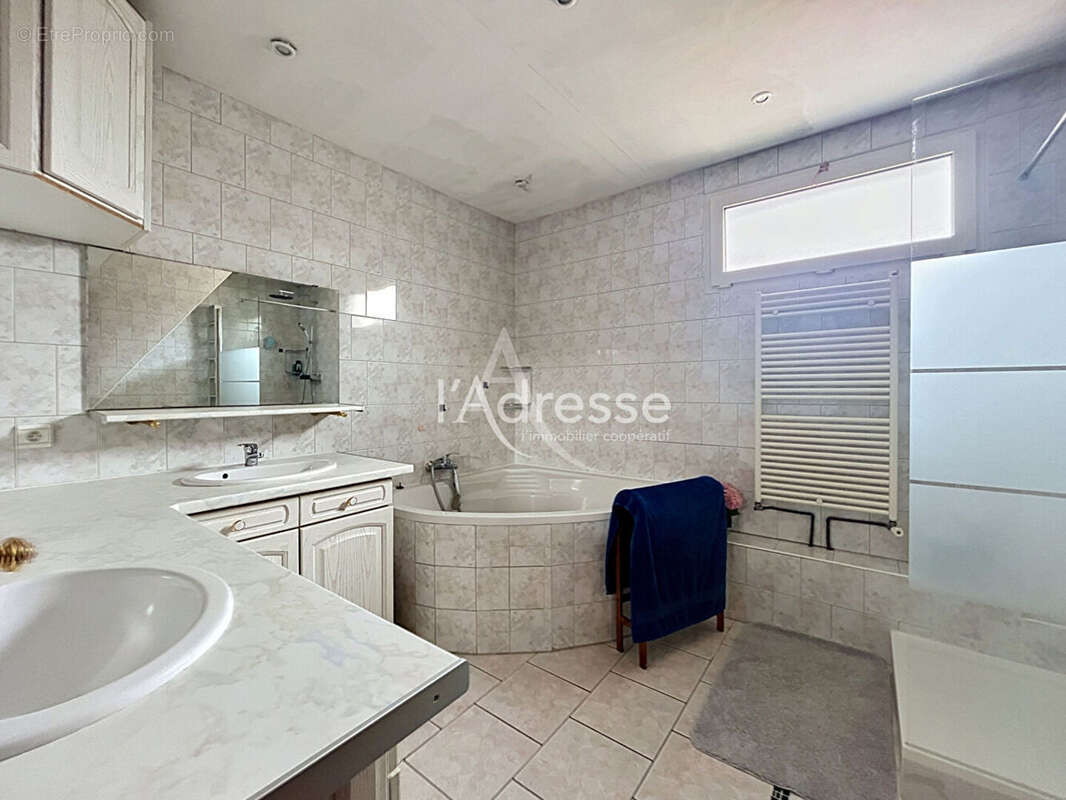 À 5 min de la gare Maison 3 chambres sur 251 m² à prix exceptionnel ! - photo 8