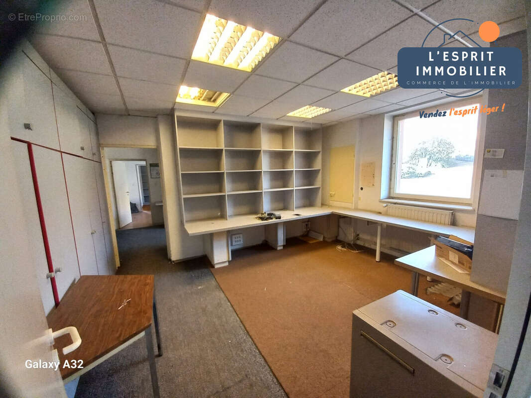 Commerce à COIN-LES-CUVRY