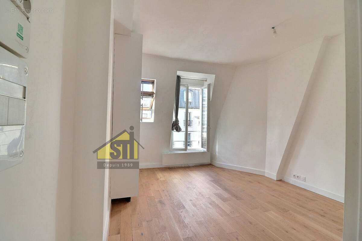 Appartement à PARIS-14E