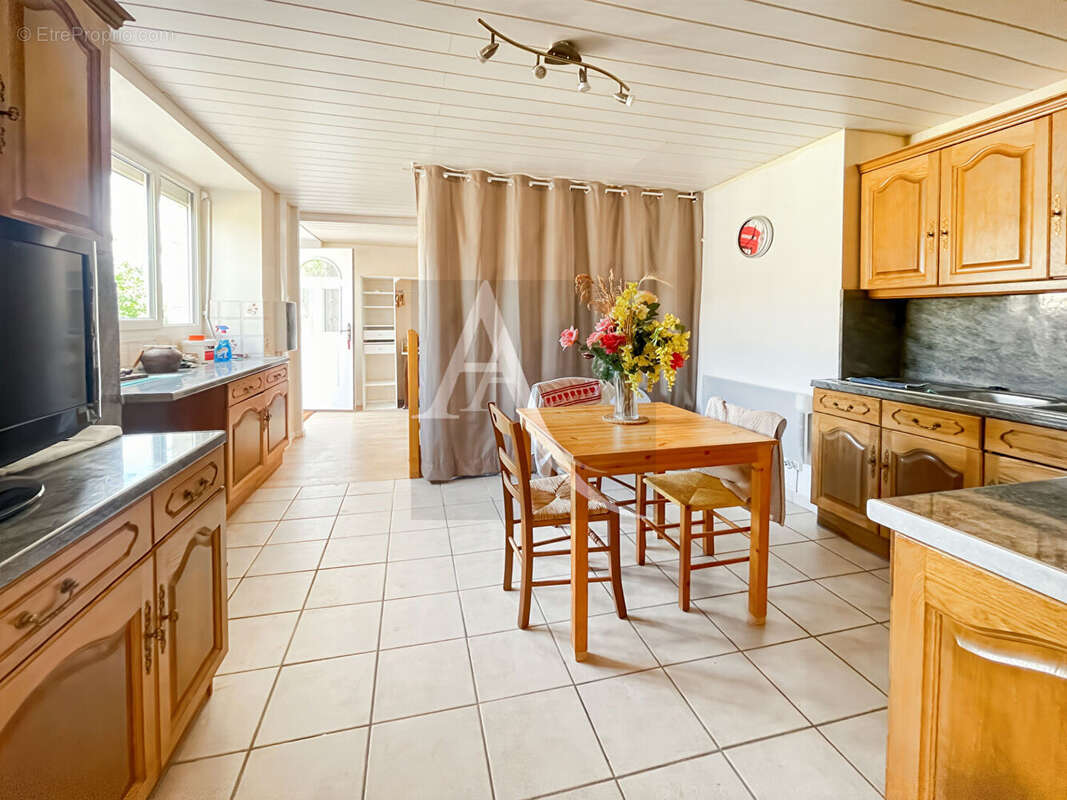 Maison à MONTAIGU-DE-QUERCY