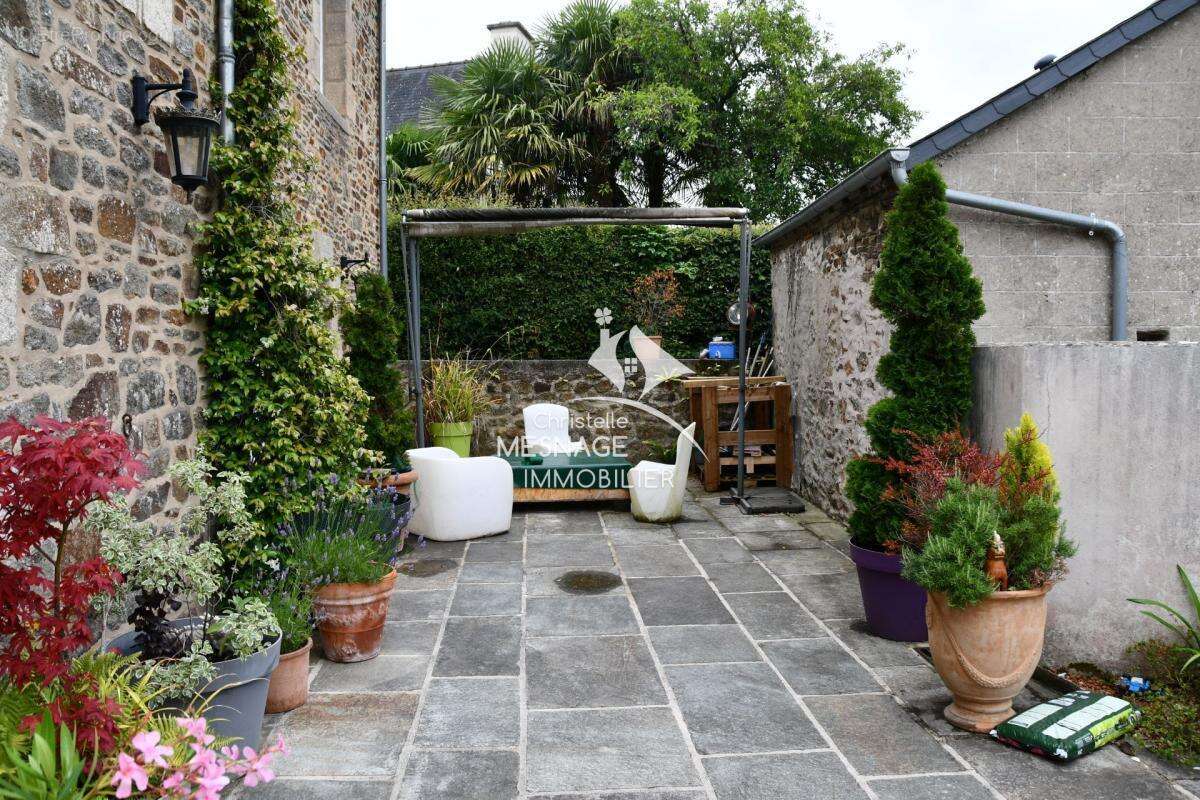 Maison à LANGROLAY-SUR-RANCE