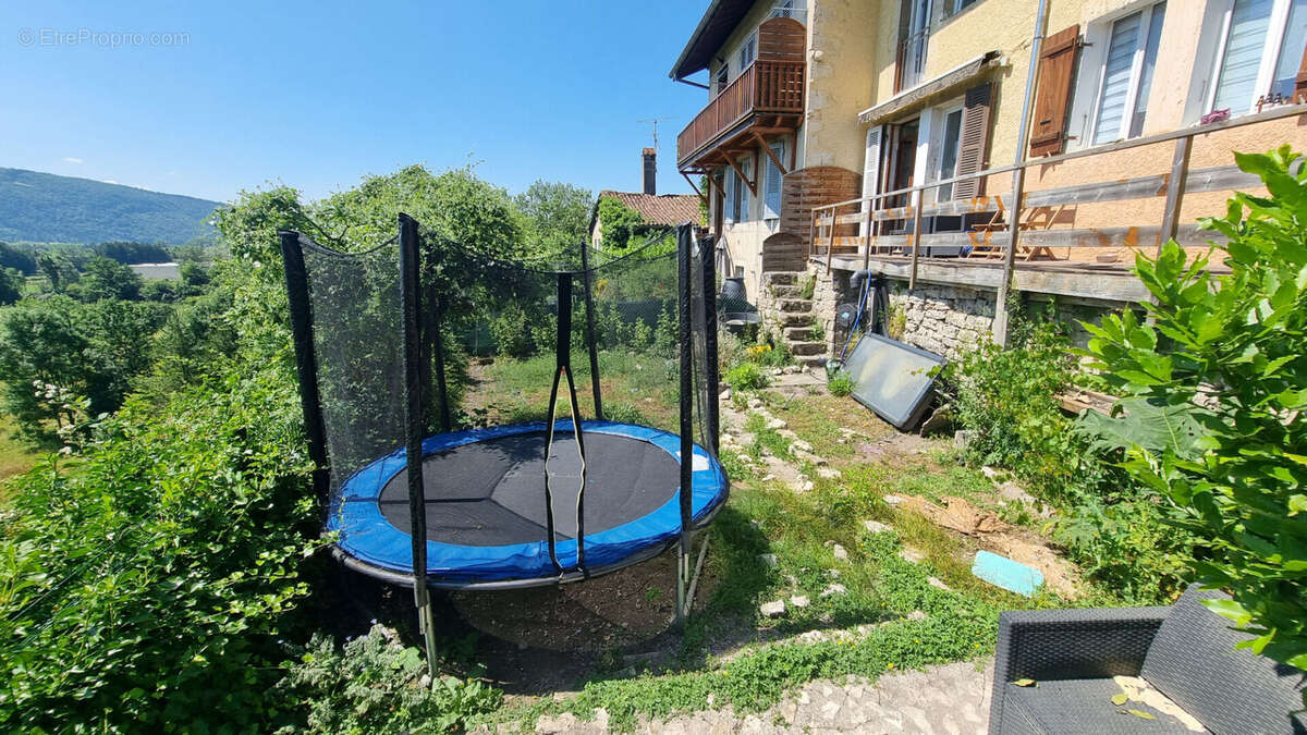 Maison à MONTREAL-LA-CLUSE