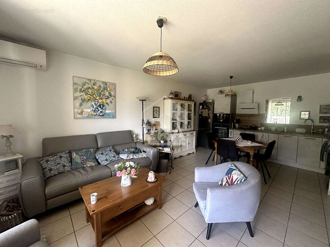 Appartement à SAINT-MAXIMIN-LA-SAINTE-BAUME