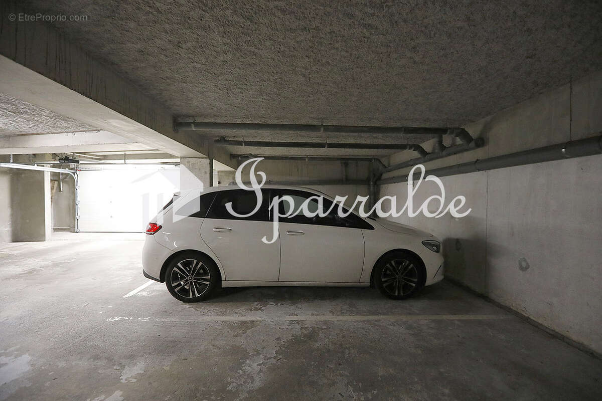 Parking à HENDAYE
