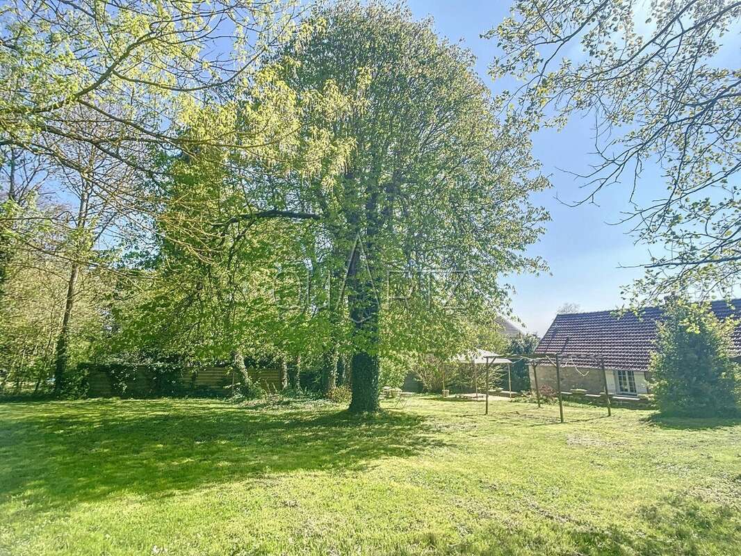 Maison 340 m² à Nesles-La-Vallee  - photo 21