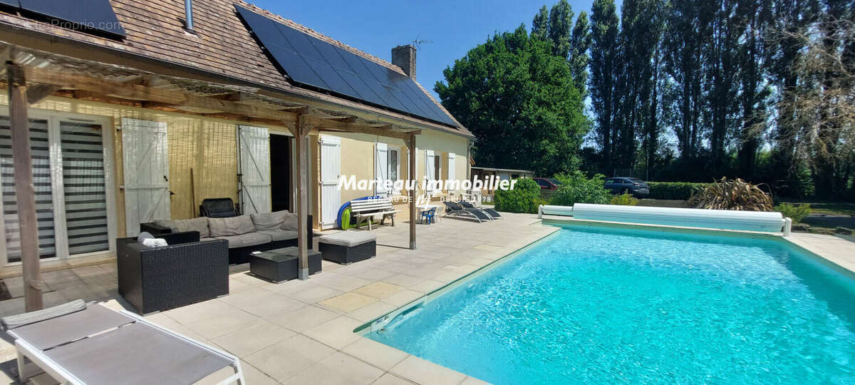A VENDRE Longère rénovée de plain-pied avec piscine, grand terrain et beaux atoutsBrette Les Pins 5 pièce(s) 126 m2 - photo 10