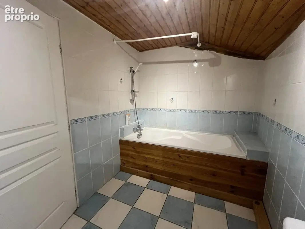 Ensemble immobilier à ETAGNAC - photo 17
