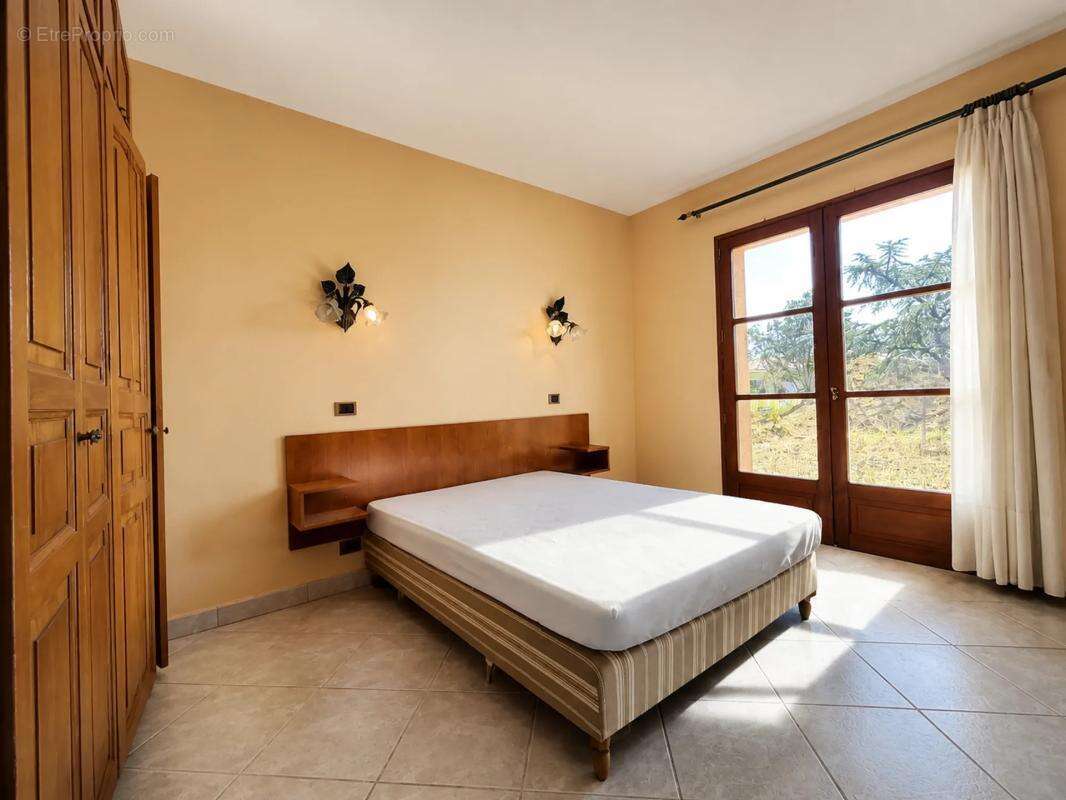 Maison plain-pied de 6 pièces de 185 m² à Eaunes - photo 7