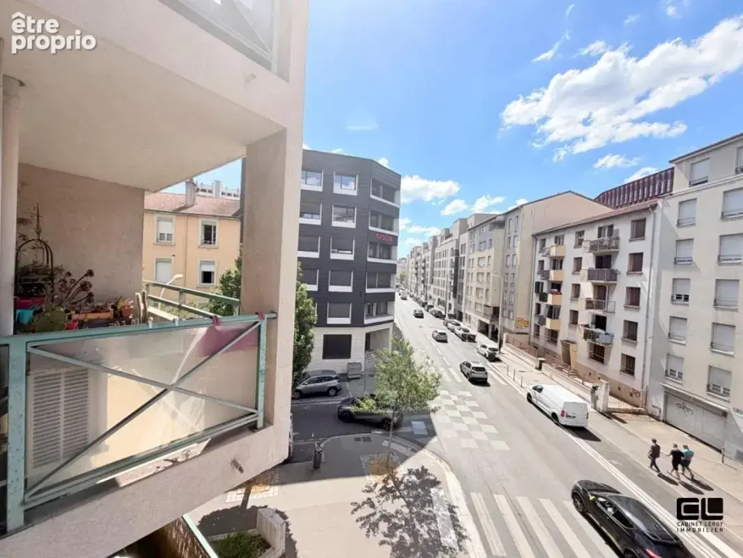 T2 52m² avec balcon  avenue lacassagne proche place sainte anne - photo 7