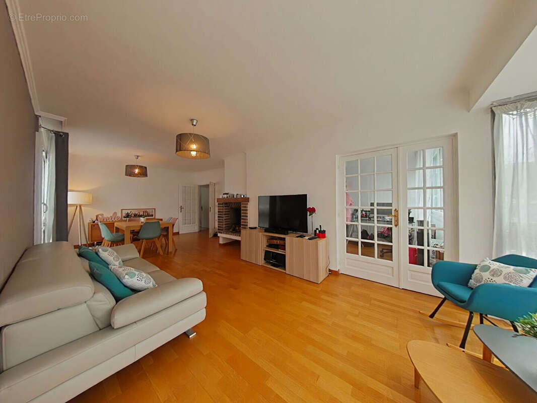 Appartement à FONTENAY-LE-FLEURY