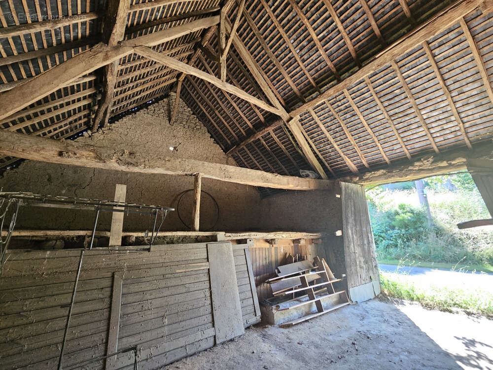 Maison à SAINT-ETIENNE-DE-FURSAC