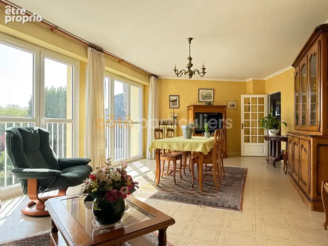 A VENDRE - LAVAL - Appartement de type 4 - photo 2
