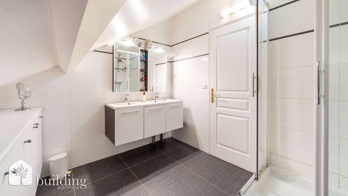 Courbevoie Marceau - Maison familiale 6 pièces de 164 m² sur une parcelle de 140 m² - photo 15