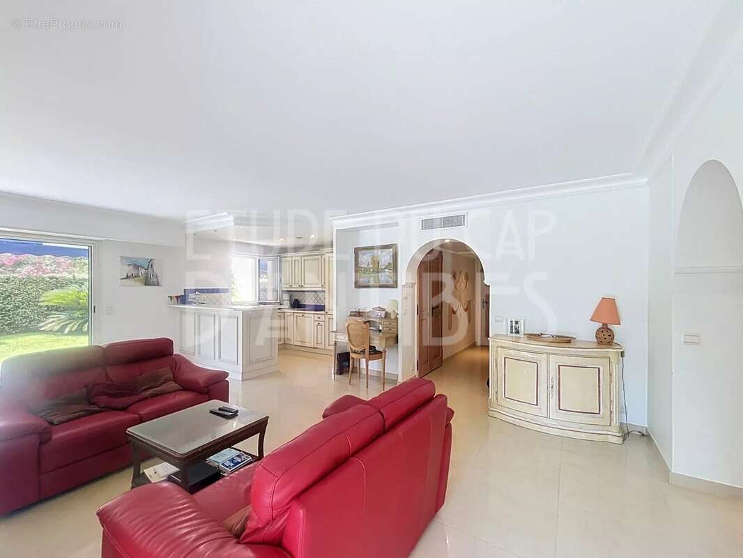 Appartement de standing dans résidence avec piscine. 2 chambres - 2 bains. Orée du Cap d'Antibes - photo 20