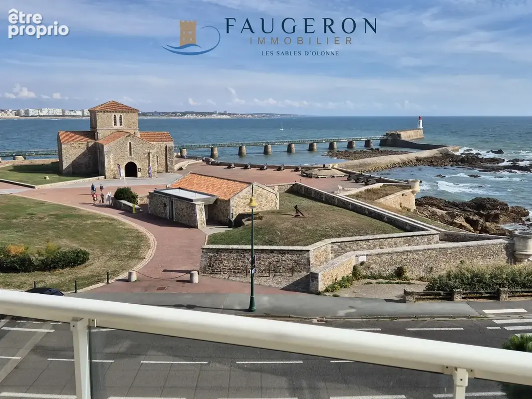 LA CHAUME - Rare Appart T4 94 m2 + cave & parking / 2 terrasses panoramiques - photo 3