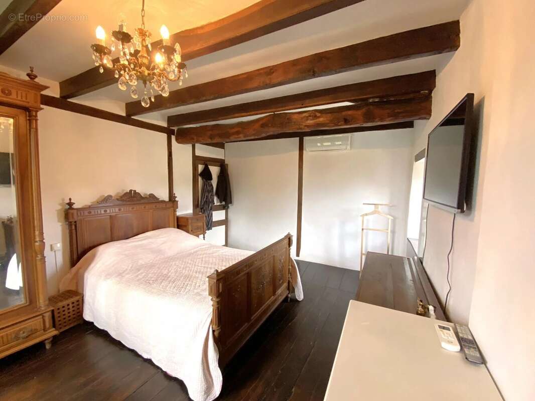 Maison de caractère de 4 chambres en pleine campagne,  avec près de 2ha de terrain attenant - photo 5