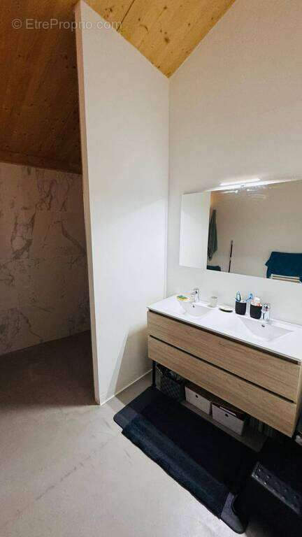 Maison à SAINT-GENIS-POUILLY