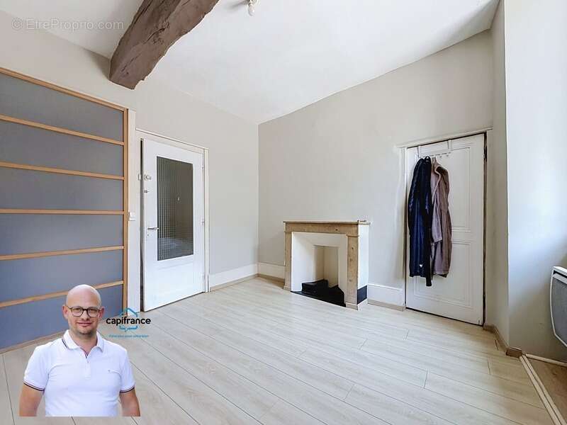 Immeuble de rapport en hyper-centre d'Aoste (38490) – Local commercial loué + T3 libre + Combles aménageables - photo 6