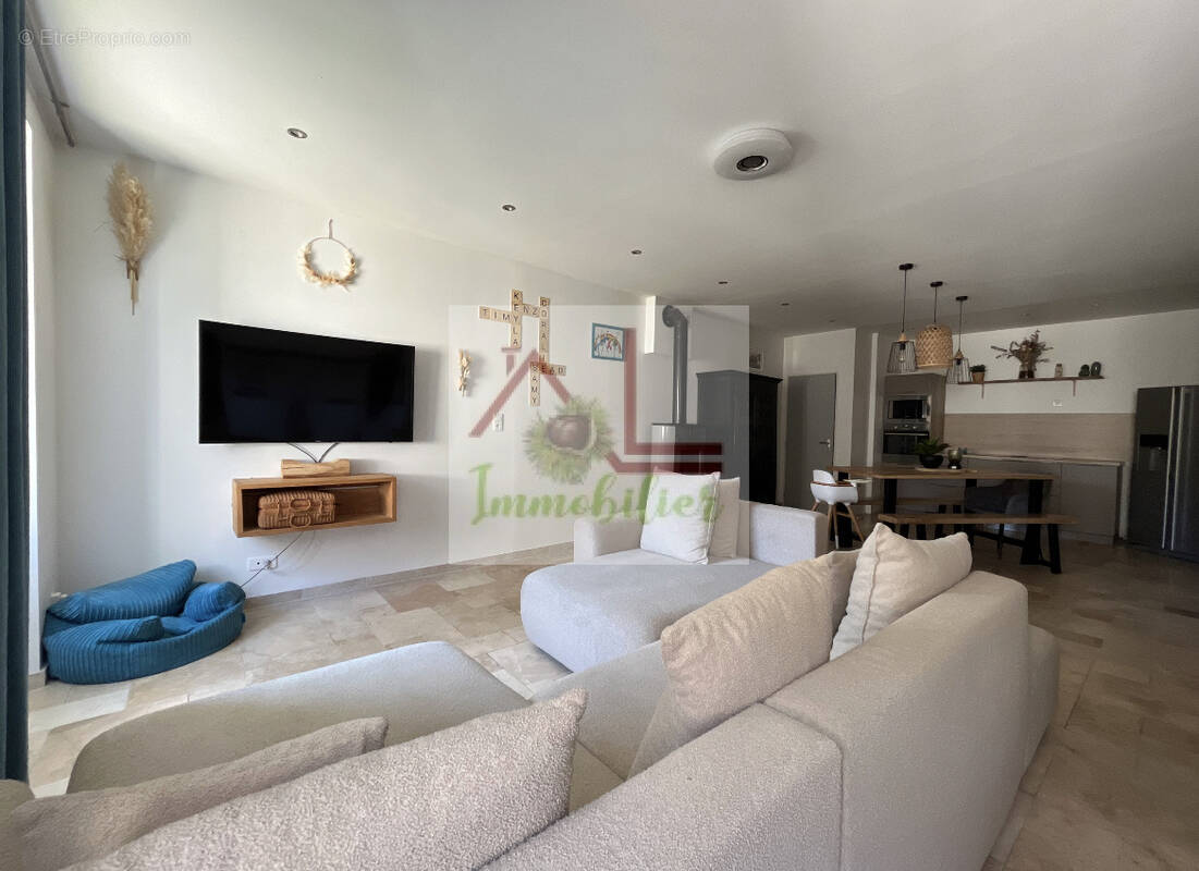 Maison à BERRIAS-ET-CASTELJAU