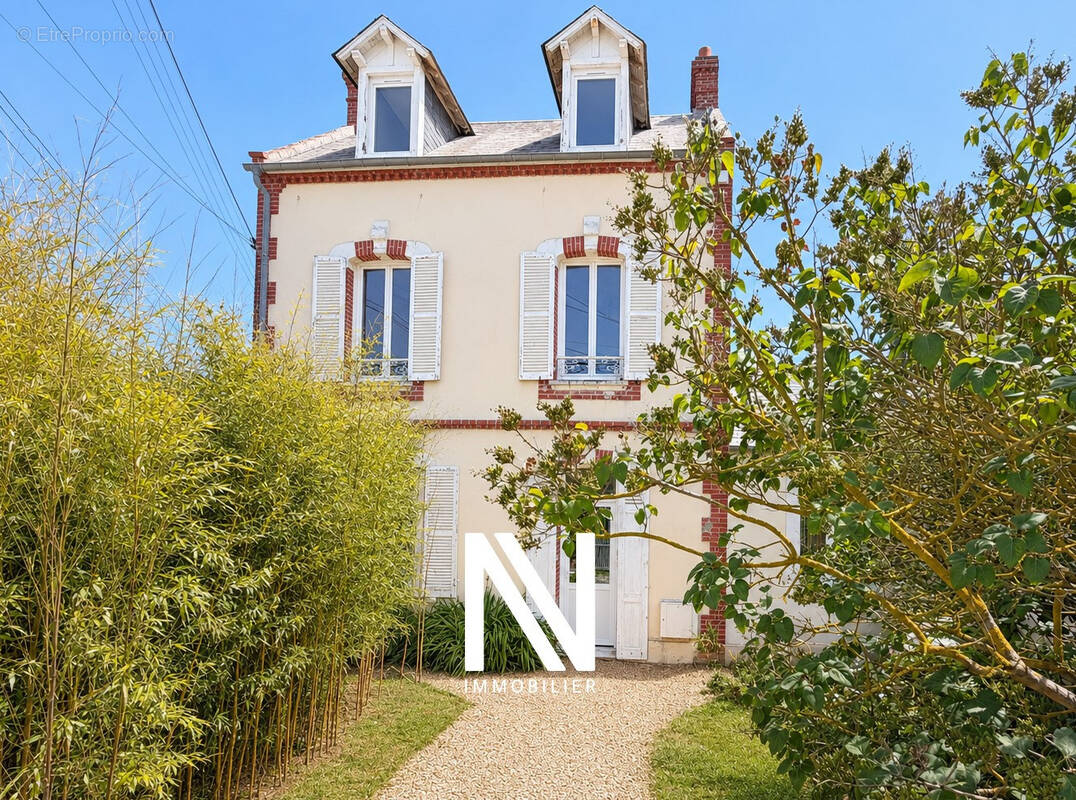 Maison anglo-normande 4 chambres à rénover - photo 1
