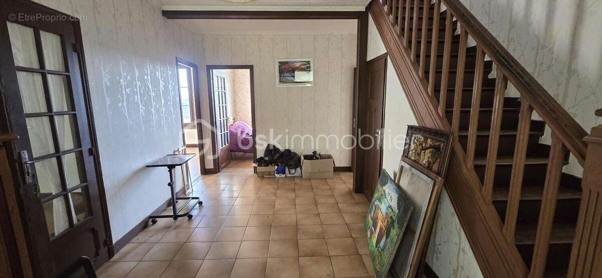 Maison ancienne avec grand local - photo 3