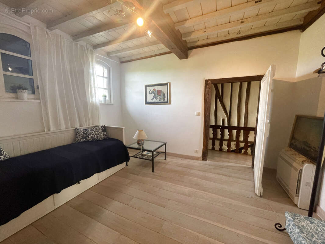 maison de maitre avec piscine intérieur et dependances aménagéables - photo 15