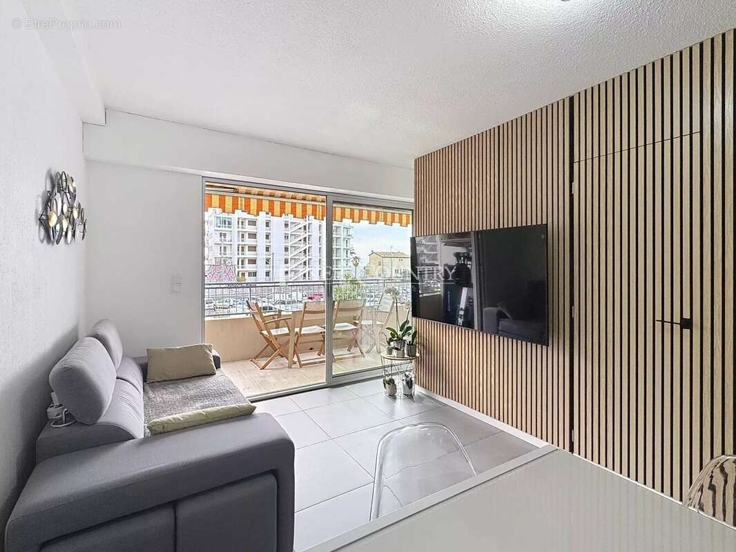 Appartement à VALLAURIS