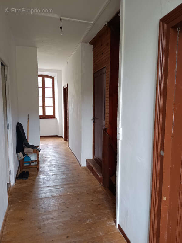 Maison de caractere  avec terrain non  attenant et garage - photo 6