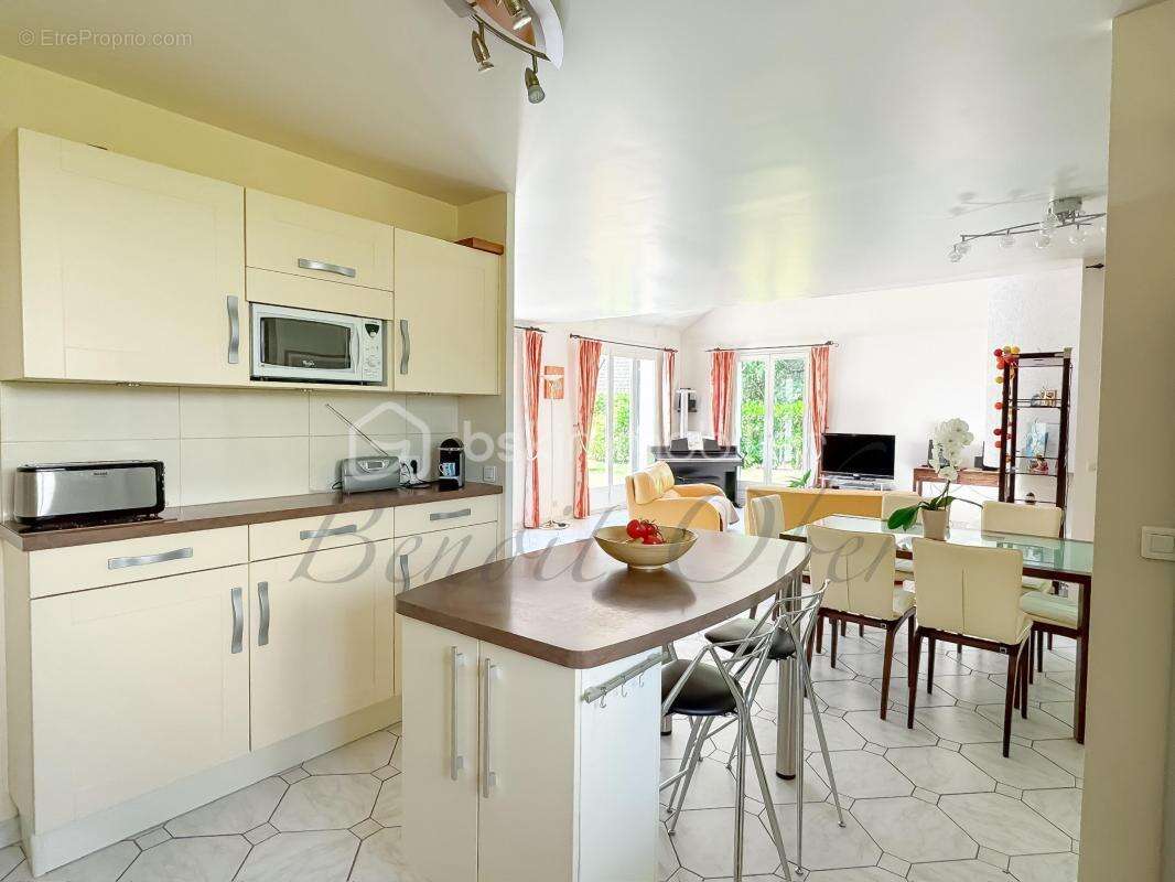 Maison à OZOIR-LA-FERRIERE