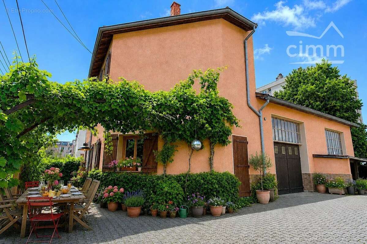 Maison à LYON-8E