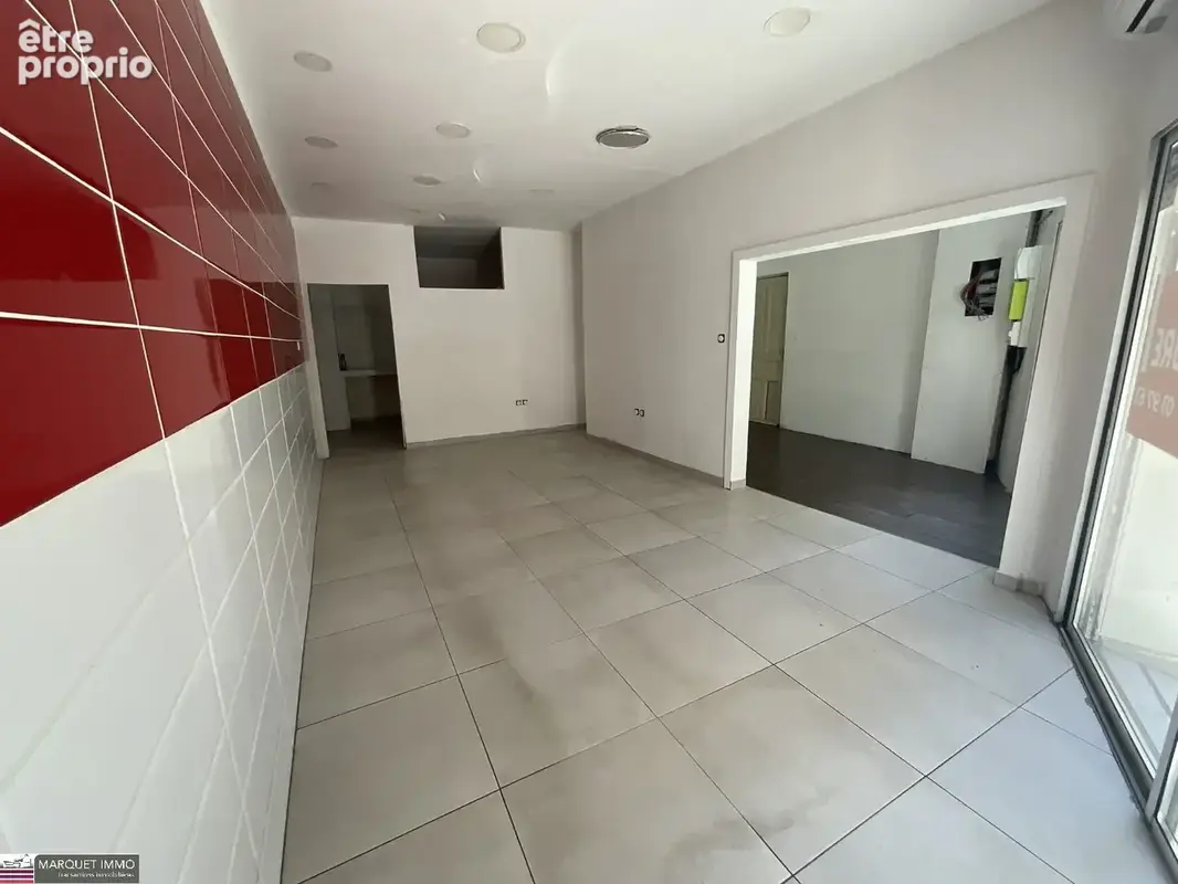 Local commercial ou professionnel offrant 48 m² avec vitrine sur un grand axe de Béziers Font Neuve - photo 3