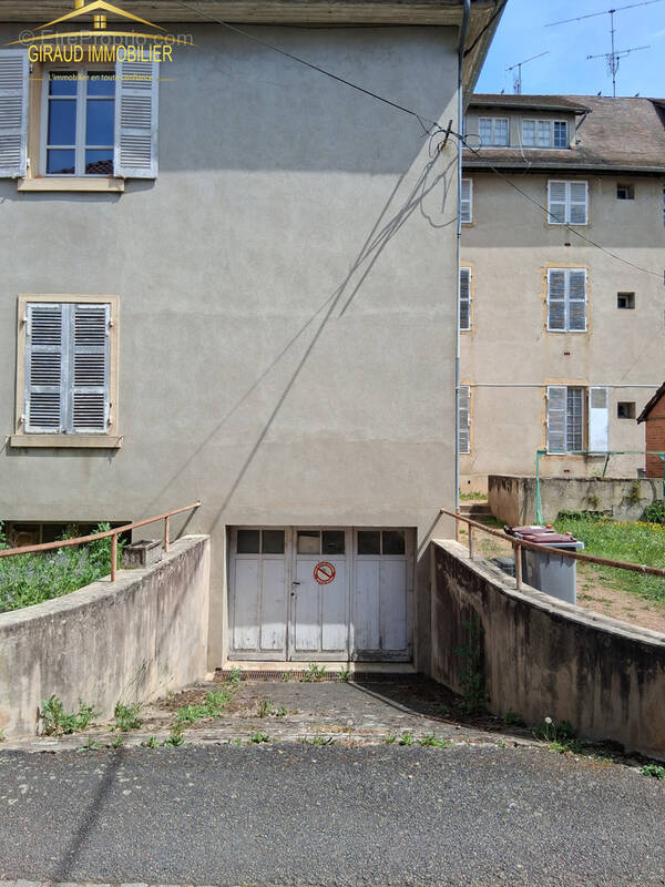 Parking à CHARLIEU