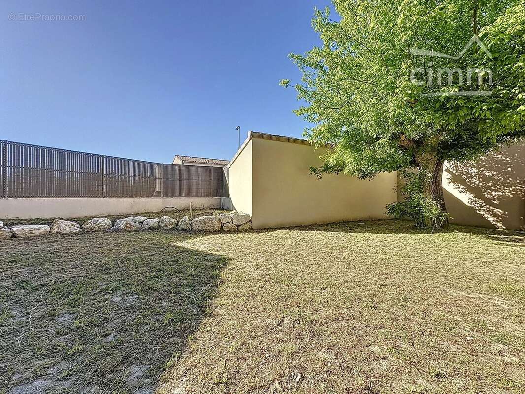 Maison à L&#039;ISLE-SUR-LA-SORGUE