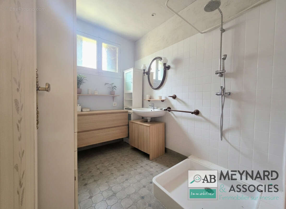 À vendre à Mouroux   Maison indépendante à rénover avec garage, et  grenier aménageable. - photo 11