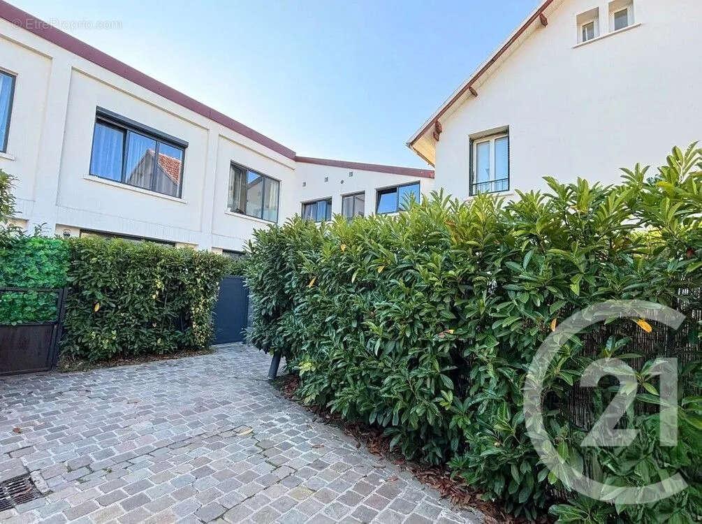 Appartement à SAINT-MAUR-DES-FOSSES