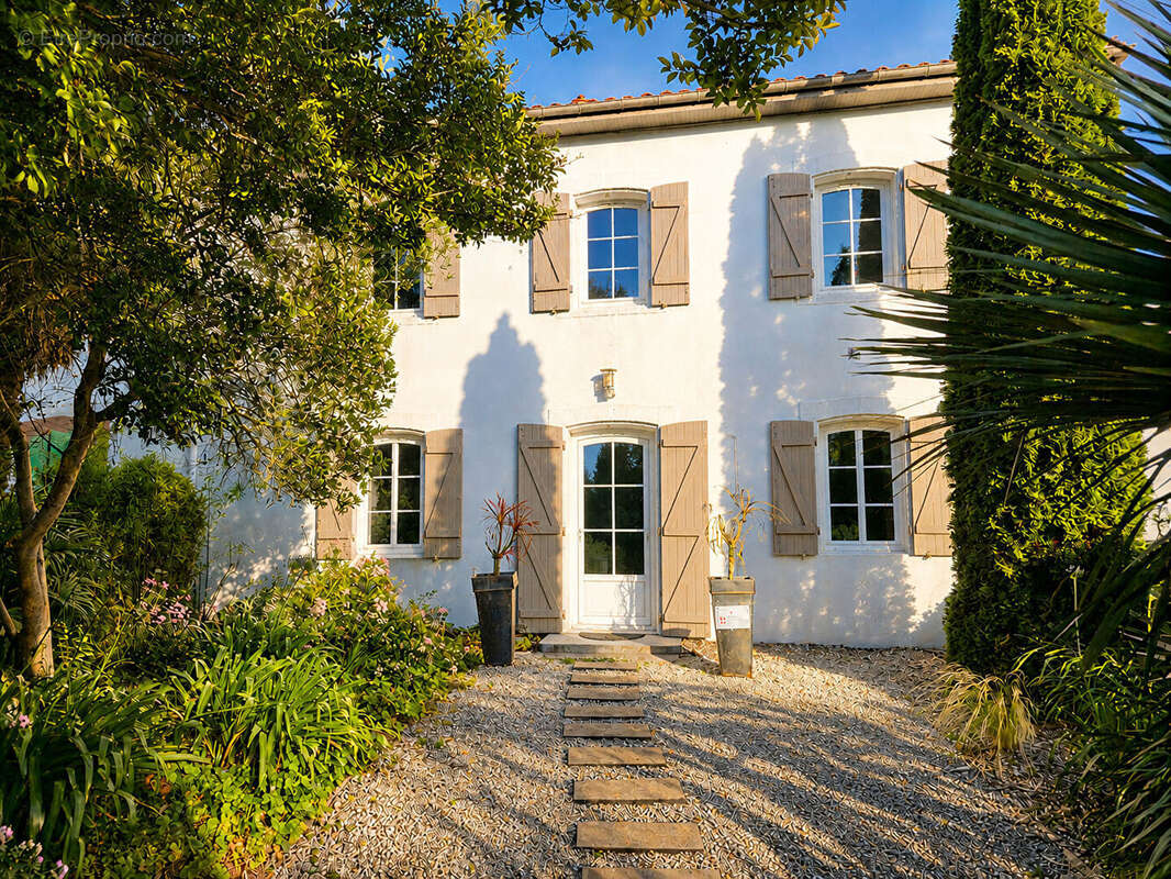 Maison à SAINT-MARTIN-DE-SEIGNANX