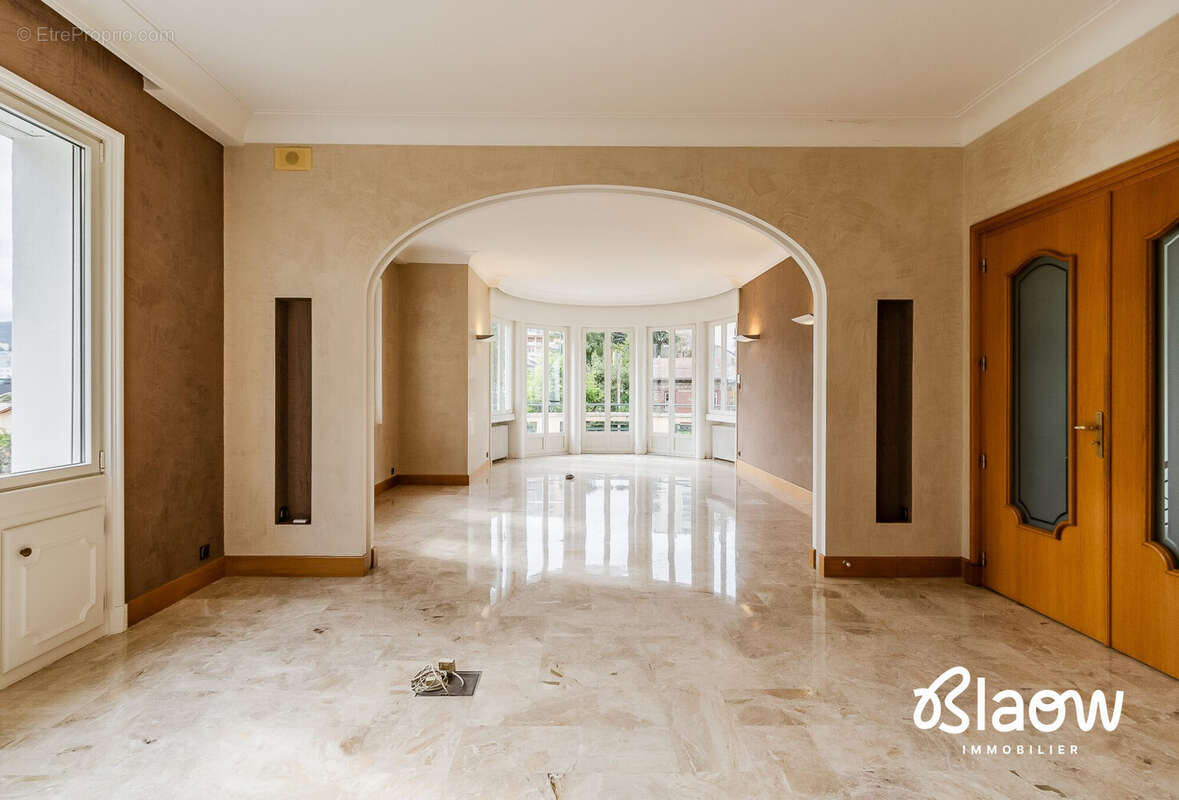 Maison 450 m² à Saint-Etienne  - photo 8