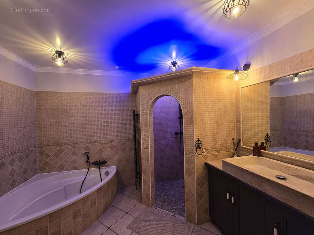 Maison à SAINT-VICTORET