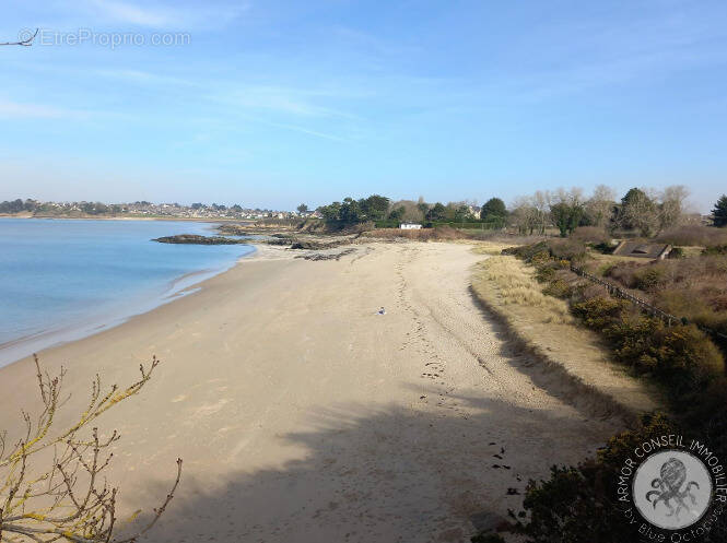 Terrain à SAINT-JACUT-DE-LA-MER