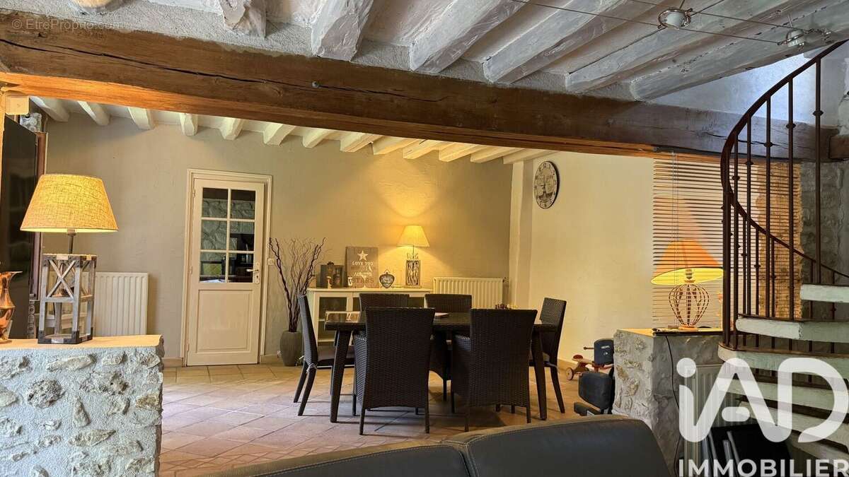 Maison 135 m² à Salins  - photo 8