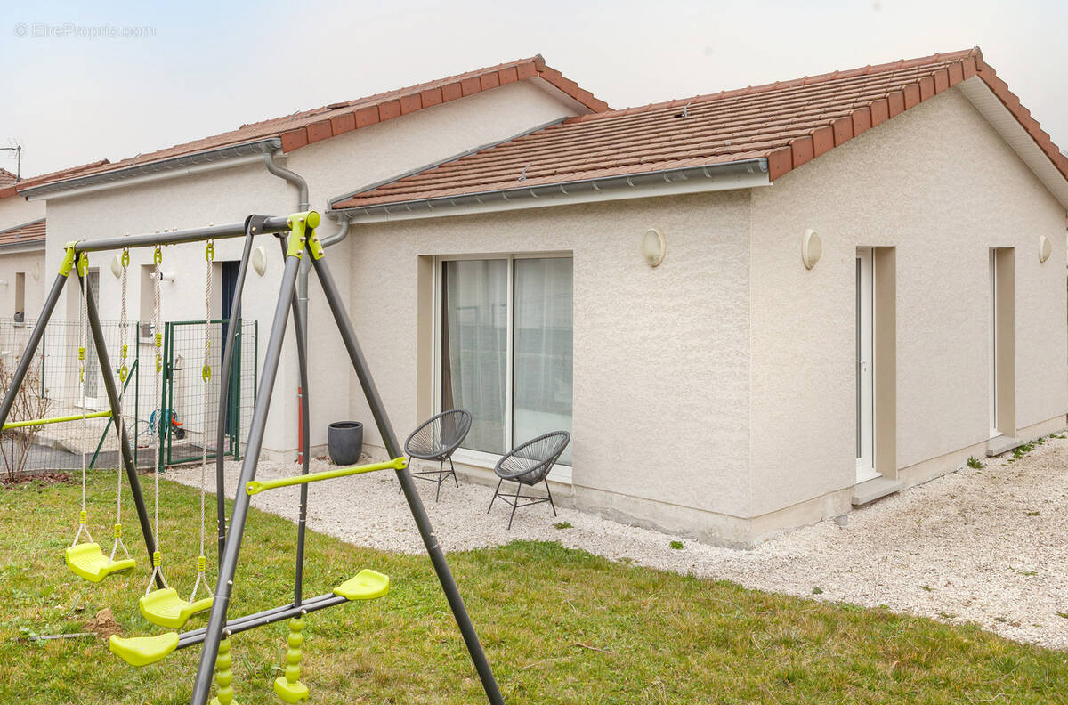 Maison à VIEUX-CHARMONT