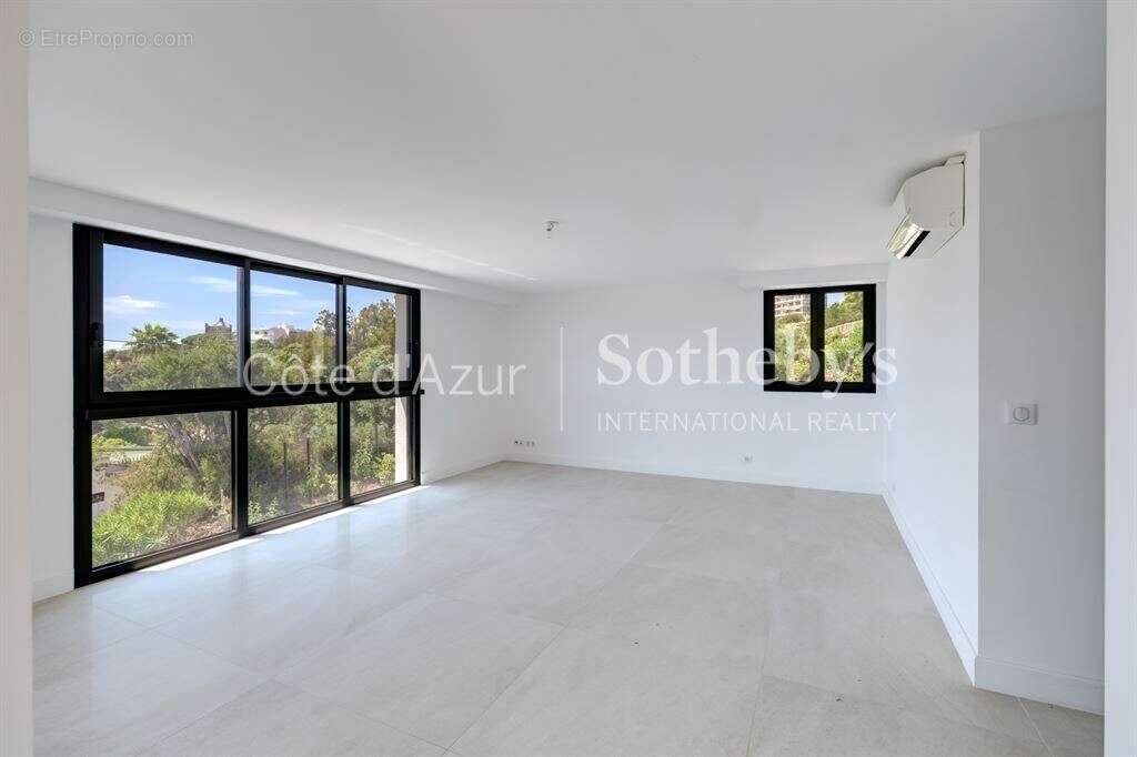 Appartement à VALLAURIS
