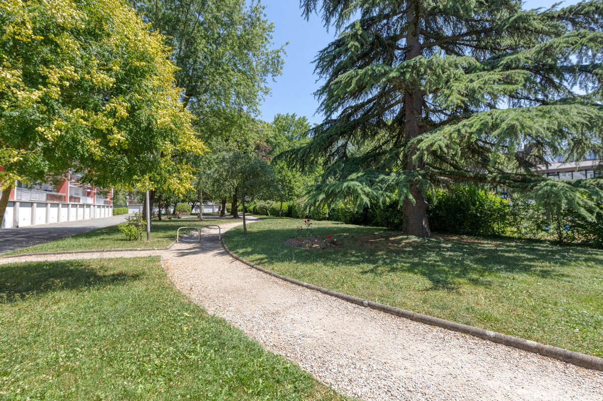 Appartement à SAINT-MARTIN-D'HERES