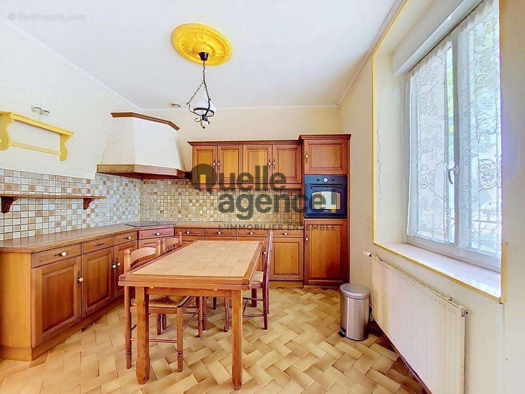 Brest rive gauche – Une maison pleine de potentiel avec 4 chambres et jardin - photo 5